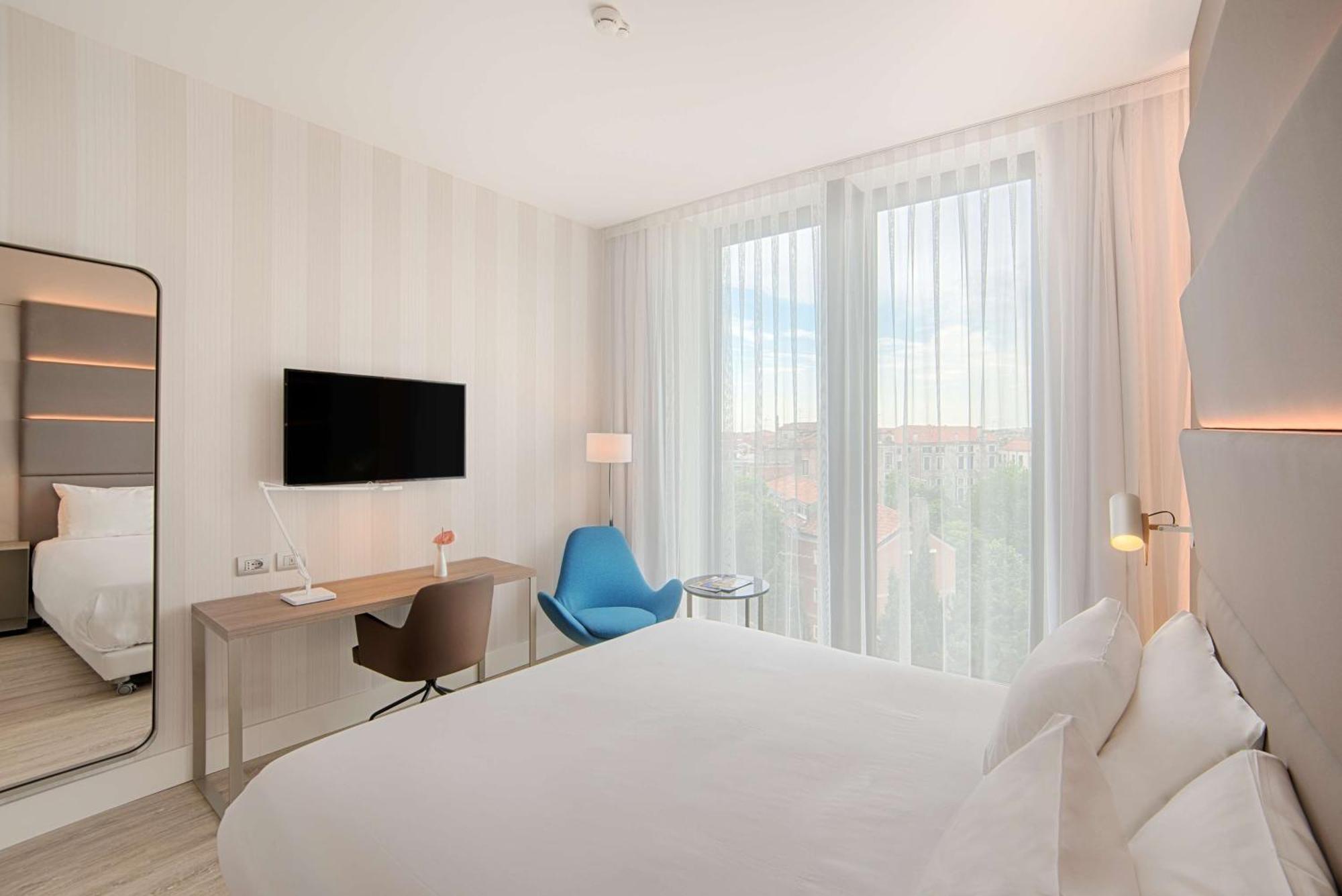 Family Connecting Room (3 Adults + 1 Child),1645693761:JPEG